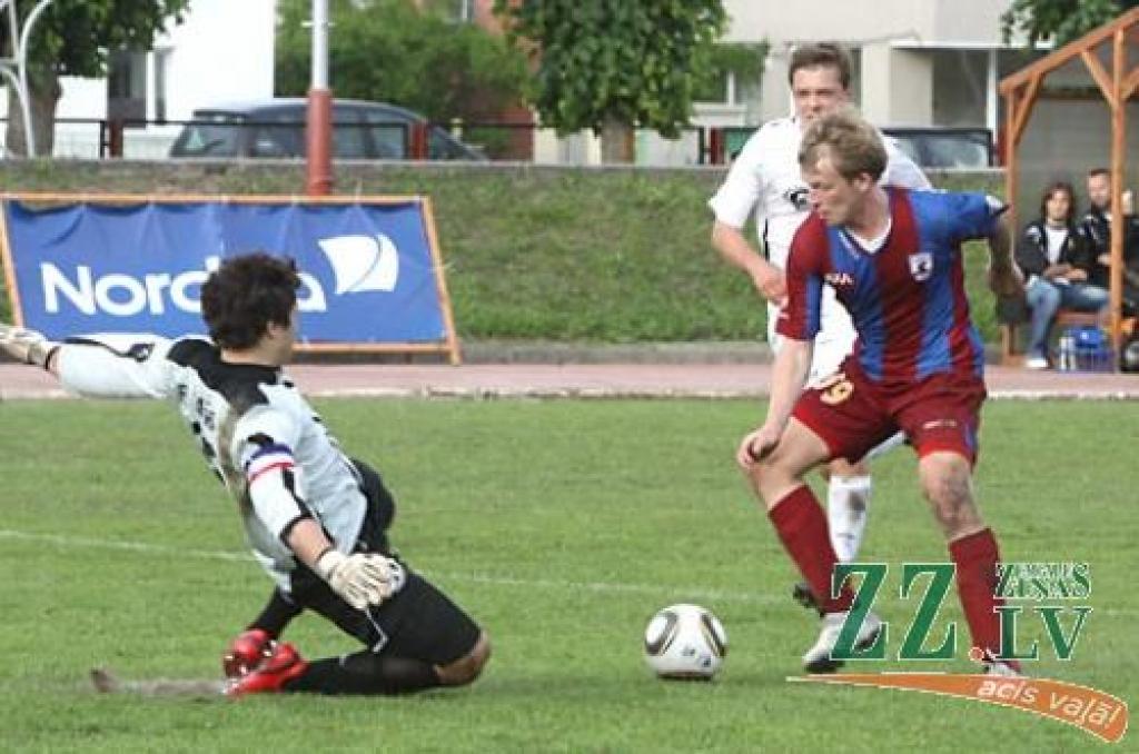 Futbols. FK «Jelgava» sakauj «Jaunību» un nostabilizējas pirmajā sešniekā (ar foto)