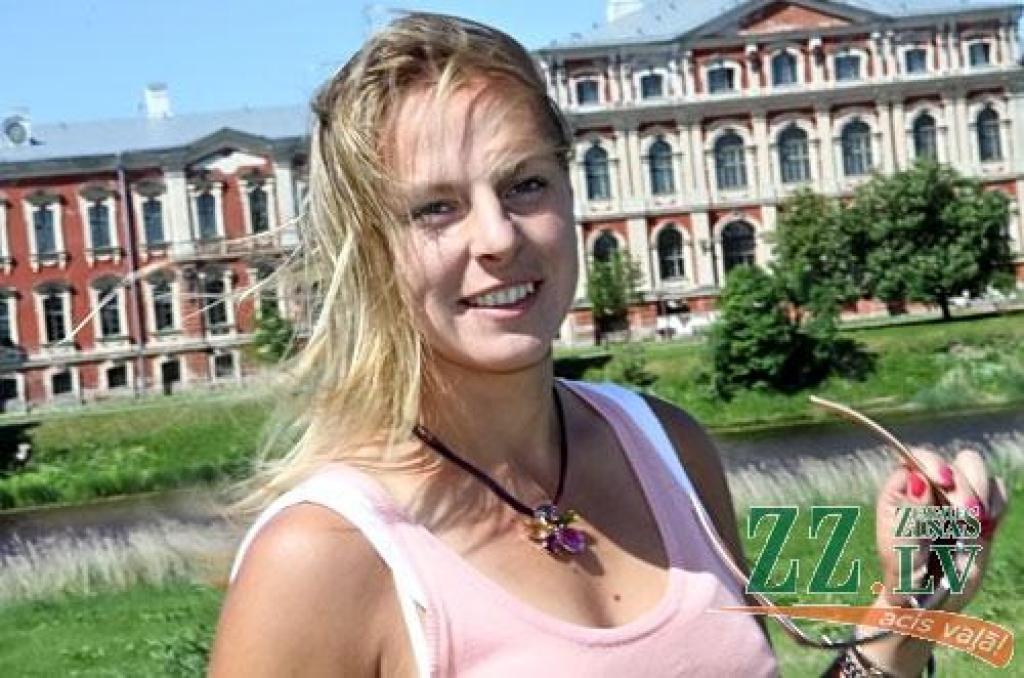 Pirms Vimbldonas turnīra Līga Dekmeijere apciemo Jelgavu