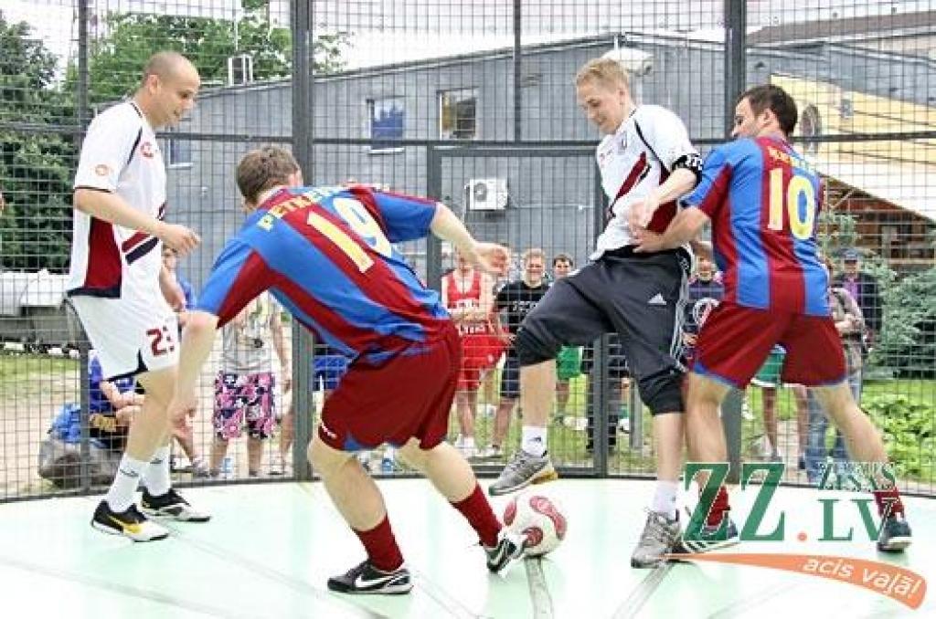 Jelgavas centrā sākusies pannfutbola sezona (ar foto)