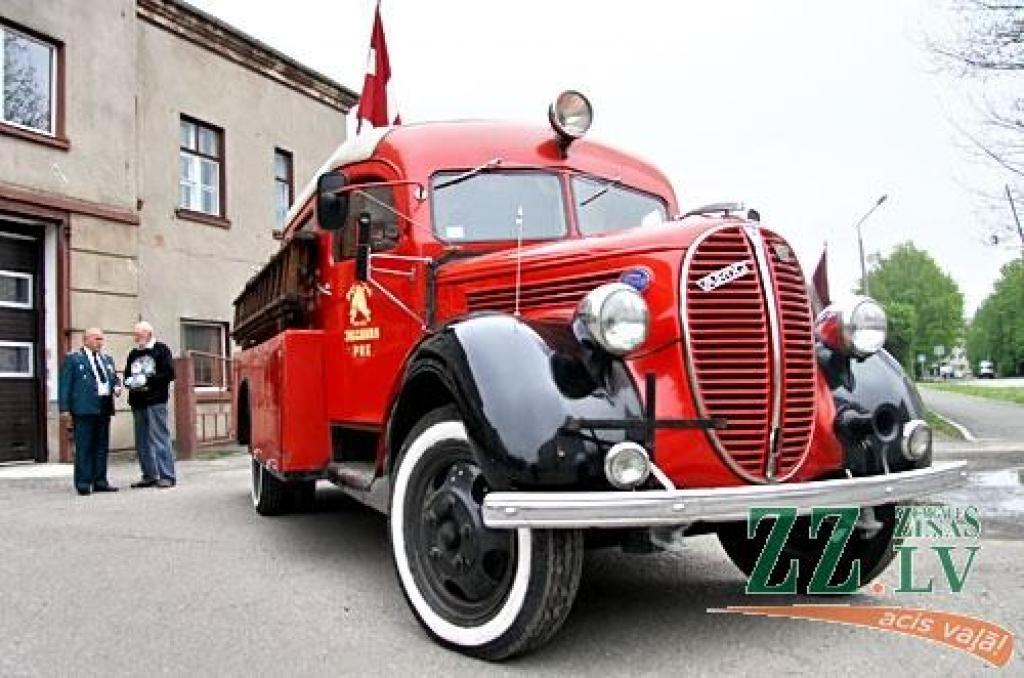 Apbalvo glābējus Zemgalē par godu ugunsdzēsības 145.gadadienai (ar foto)