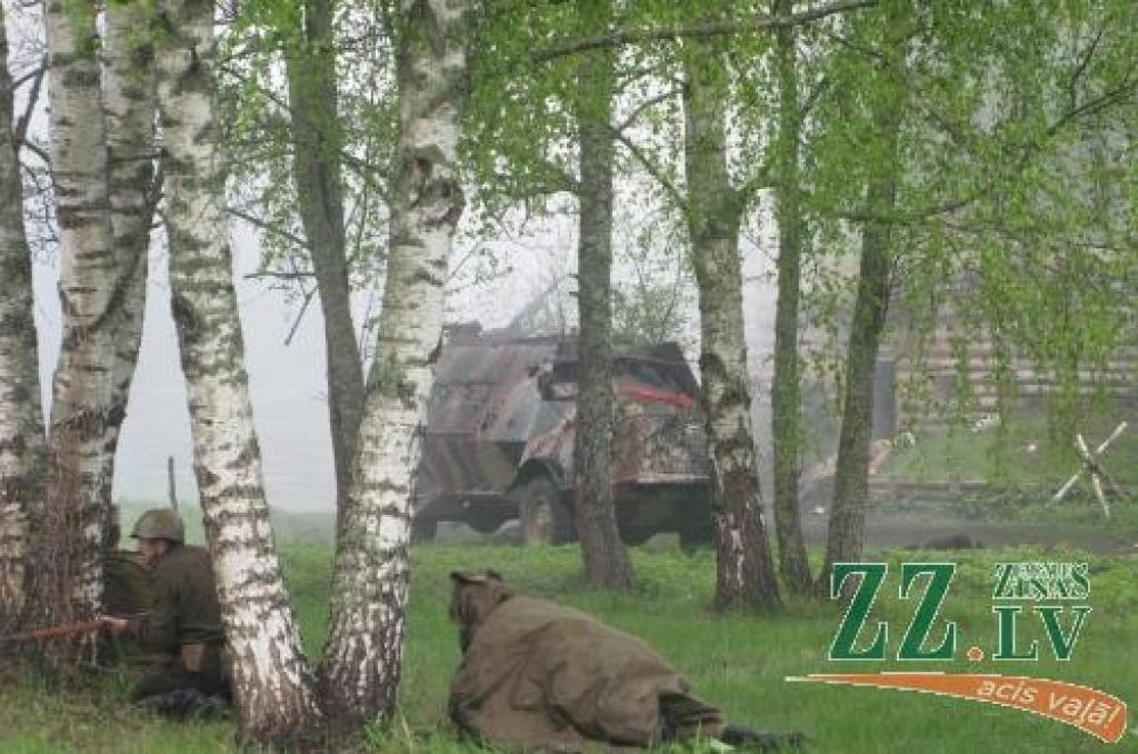Muzeju naktī Mangaļos izspēlē Otrā pasaules kara kauju (ar foto)