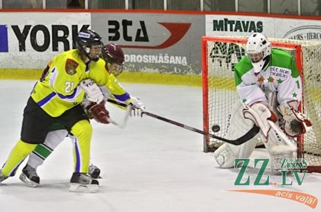 Hokejs. Jelgavnieces sāk ar uzvaru (ar foto)