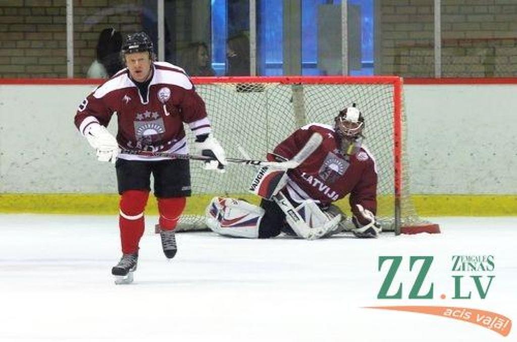 Stājhokejs. Latvijas izlasei pirmā uzvara pasaules čempionātā