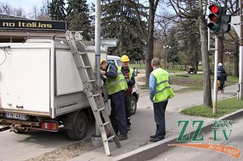 Trešdien maina luksoforu Pasta un Raiņa ielas krustojumā (pievienota fotogalerija)