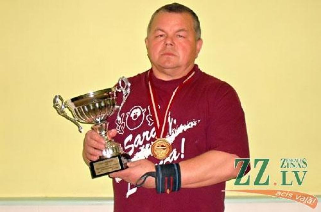 Pauerliftings. Jelgavniekiem otrā vieta veterānu spēlēs