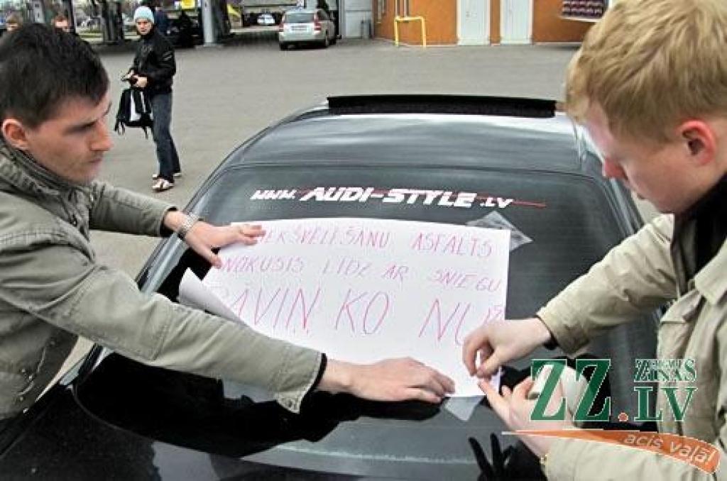 «Bedru akcijā» maza šoferu atsaucība; Dome steidz labot bedres (ar foto)