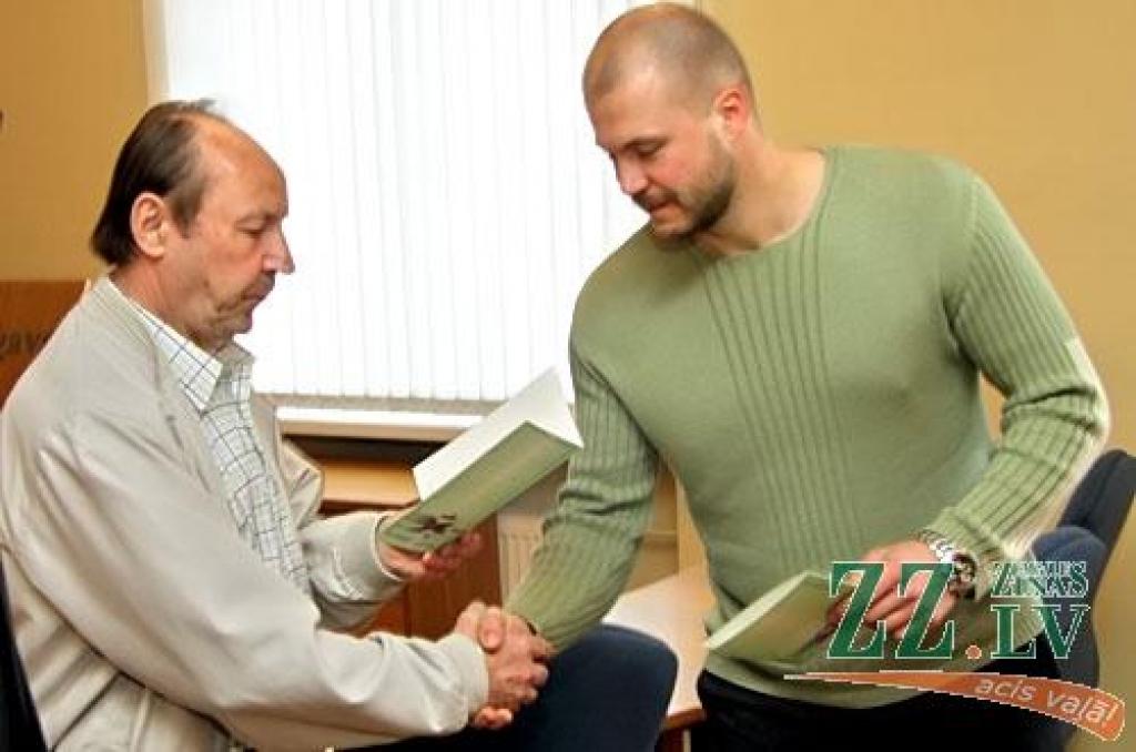 Pilsētas domē sumina sportistus par sasniegumiem martā (ar foto)