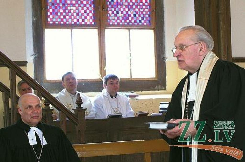 Mācītājs A.Bergmanis pārtrauc kalpošanu Zaļenieku draudzē (ar foto)