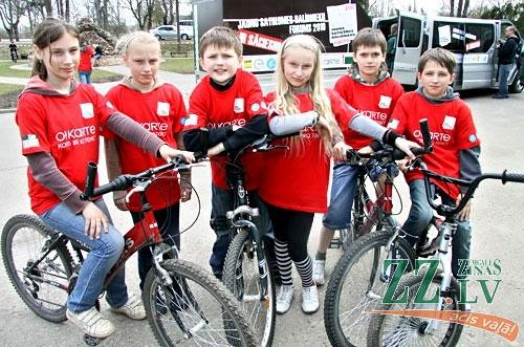 Aizupē sacenšas jaunie satiksmes dalībnieki (ar foto)