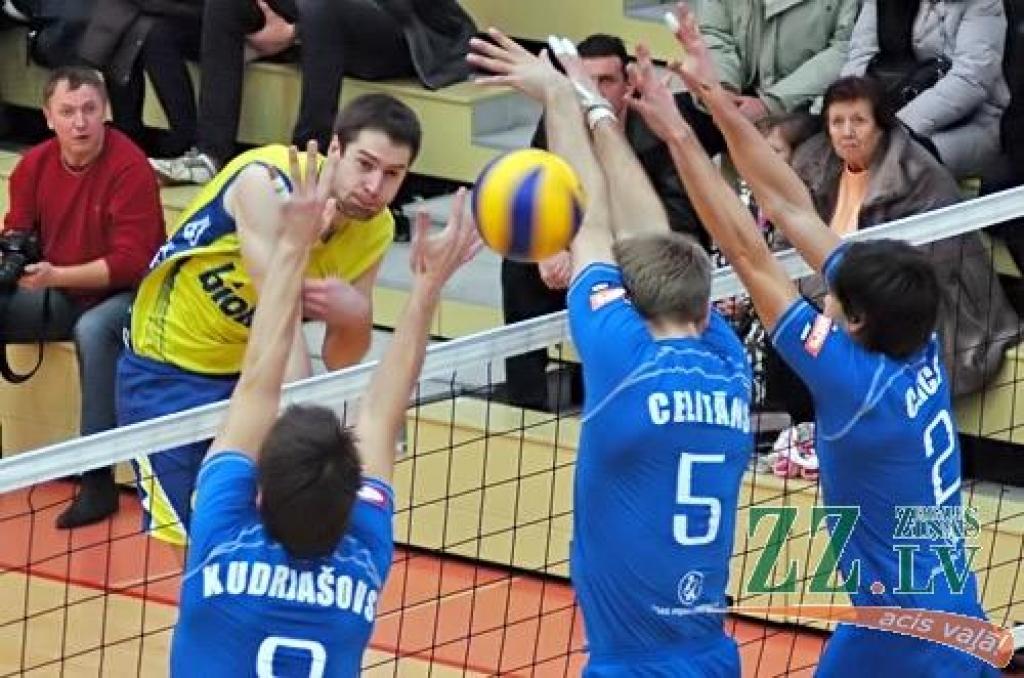 Volejbols. «Ozīši» dramatiskā piecu setu spēlē pārspēj «Lāsi»