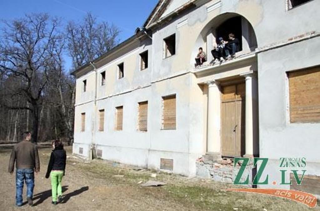 Elejas muiža gaida atjaunotājus (ar foto)