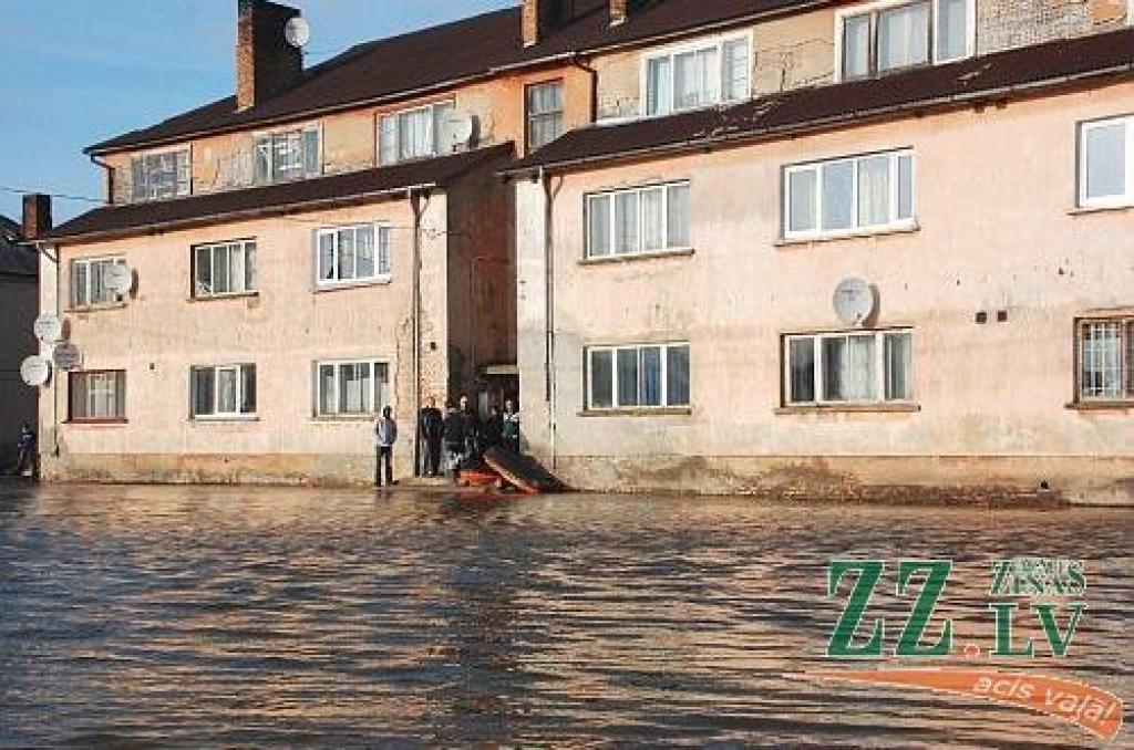 Ūdens upēs turpina kristies; pamazām tas atbrīvo arī 6.līniju