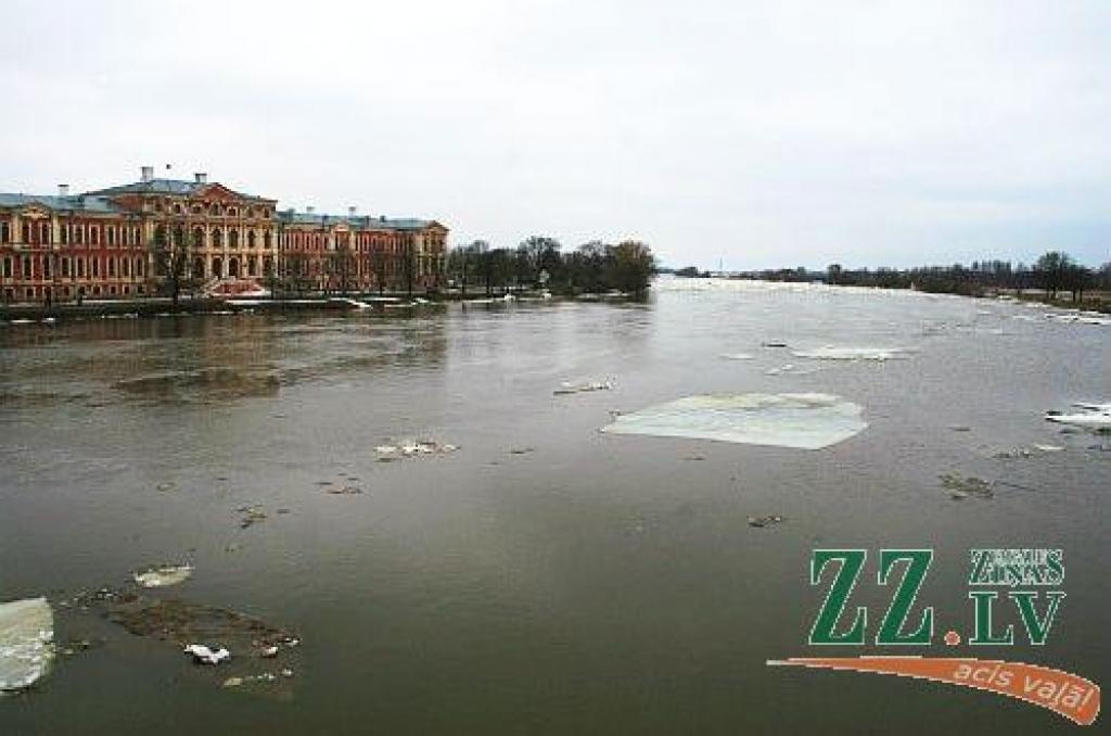 Nakts plūdu skartajā Jelgavā aizvadīta mierīgi; ar bažām sagaida nokrišņus