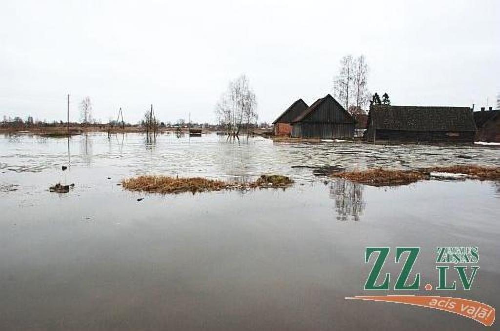 Pāris stundu laikā Lielupē pie Jelgavas ūdens līmenis krities vēl par dažiem centimetriem