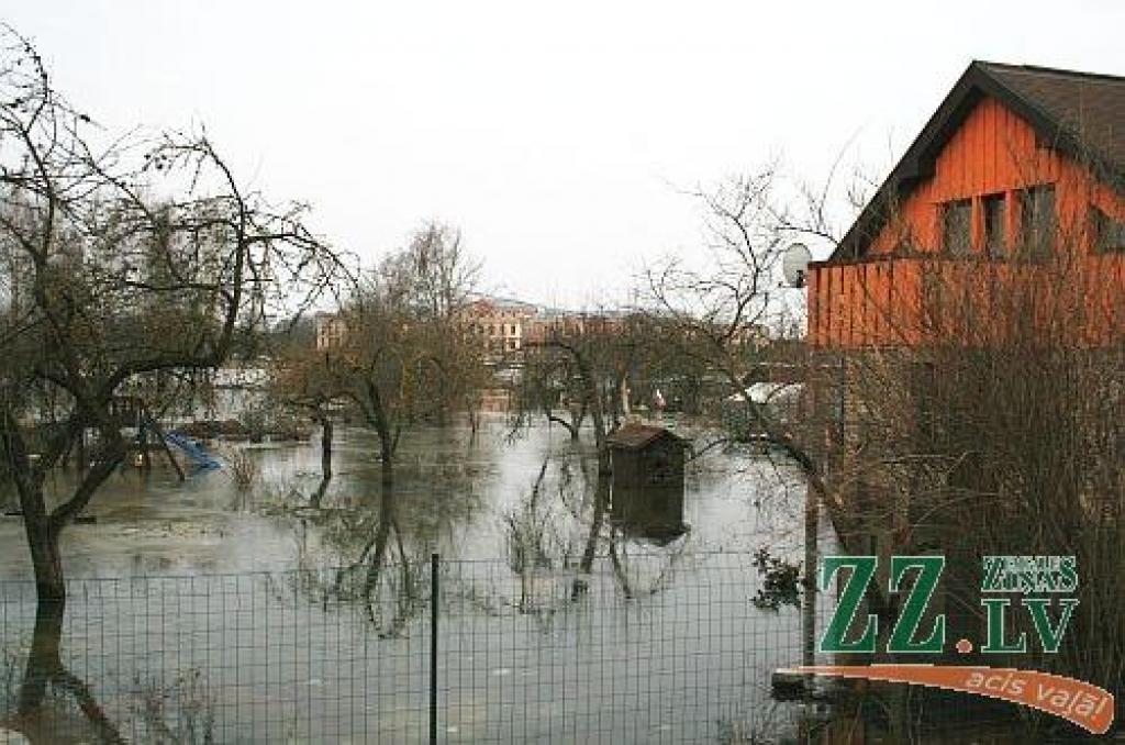 Jelgavā Lielupes līmenis krītas; atbrīvojies Būriņu ceļš