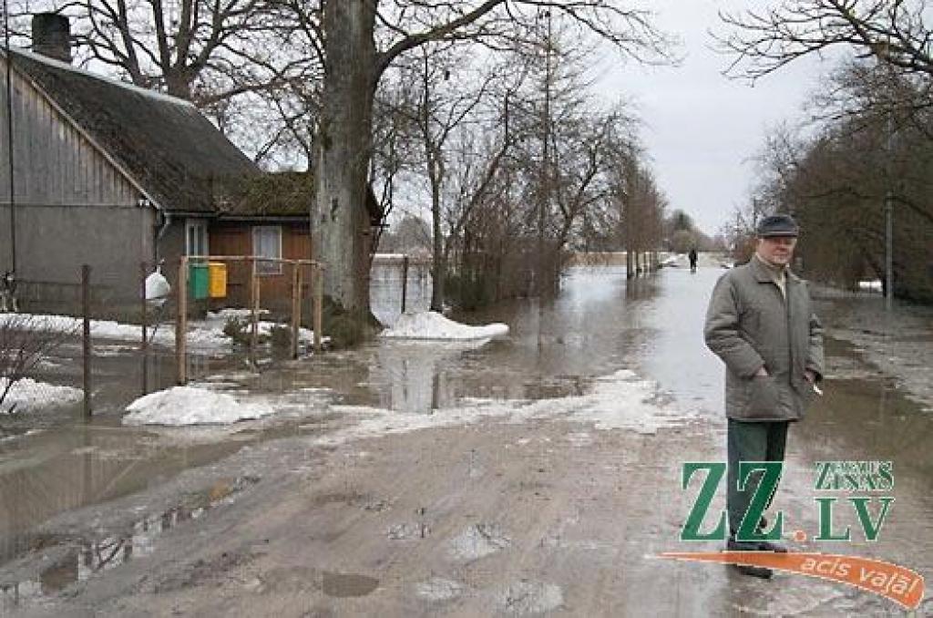 Jelgavā Lielupes līmenis tuvu kritiskajai robežai, evakuēto pagaidām nav (papildināta galerija)