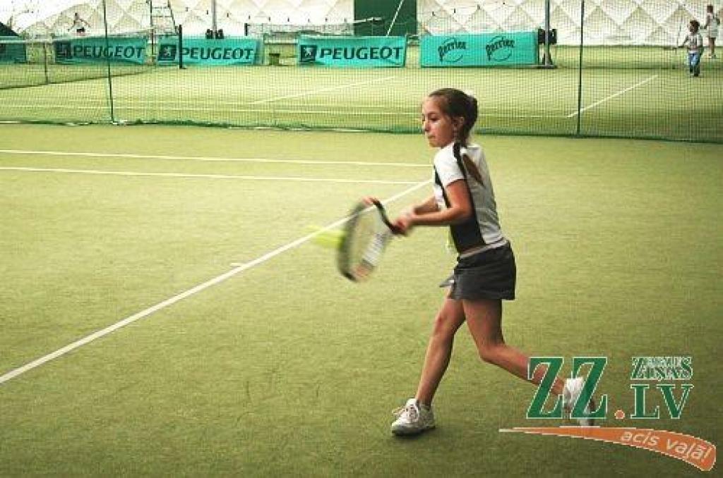 Teniss. Jelgavā U12 turnīrā labs sniegums liepājniekiem, jelgavnieki nepārvar ceturtdaļfinālu (ar foto)