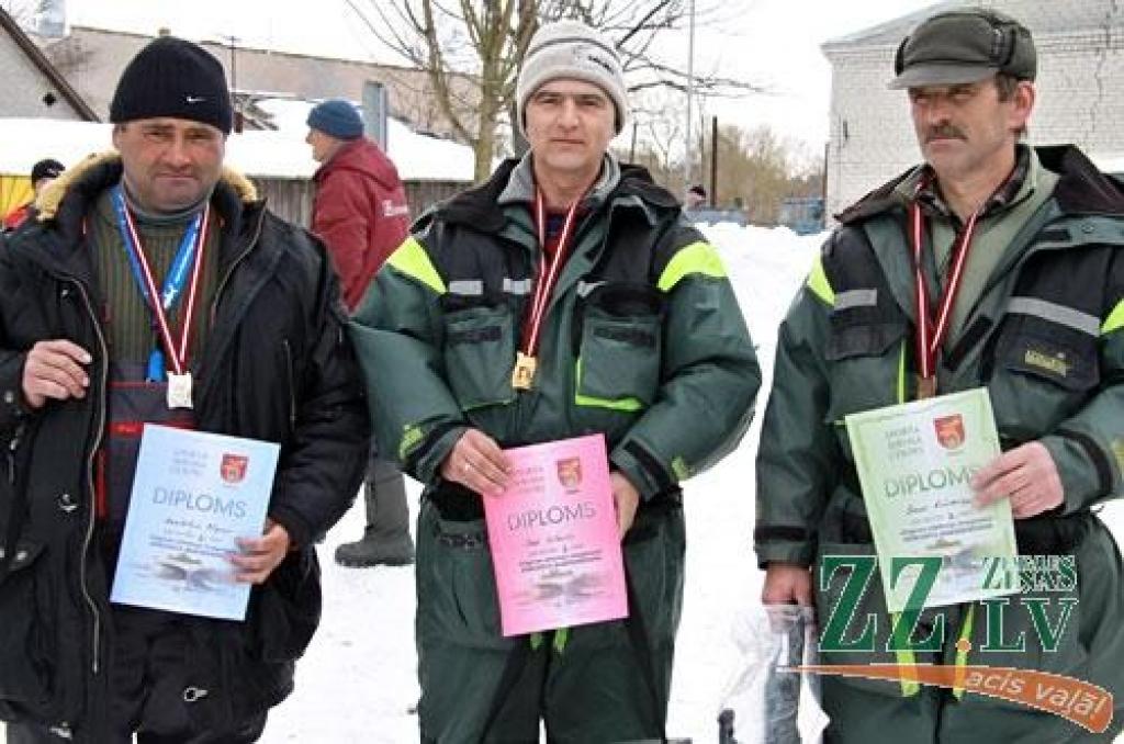Zemledus makšķerēšanas čempiona loms – 1,045 kilogrami (ar foto)