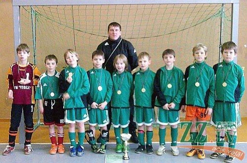 Futbols. Jelgavniekiem zelts un bronza