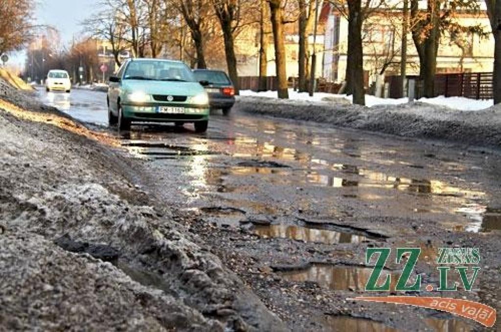 «Pilsētsaimniecība»: ielās ar veco segumu bedru nav mazāk kā citus gadus