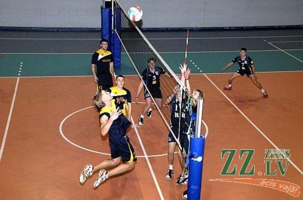 Volejbols. Valgundnieki ar uzvaru pār «Kuldīgas NSS» ievada 1.līgas čempionāta «play off» turnīru