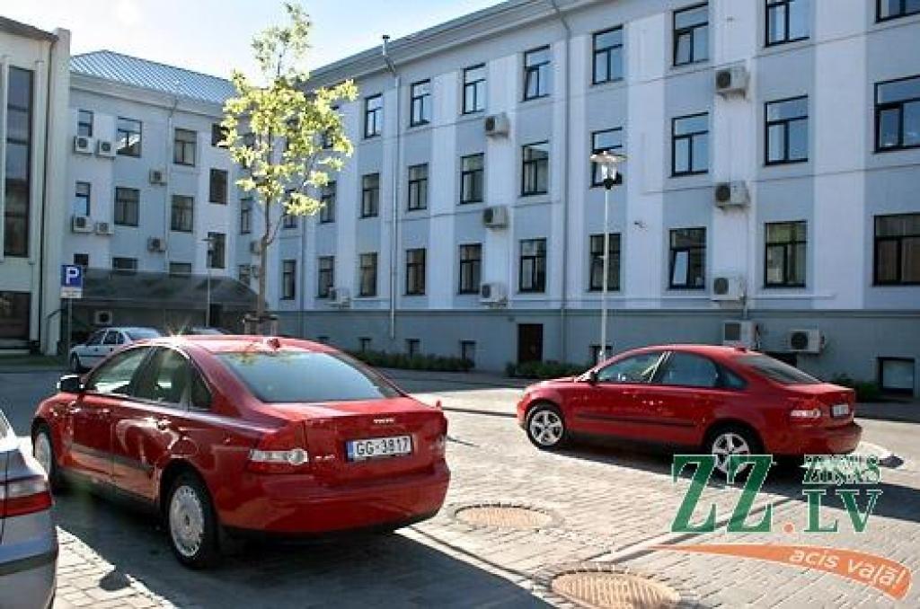 RAPLM iesaka ar dienesta auto uz mājām nebraukt