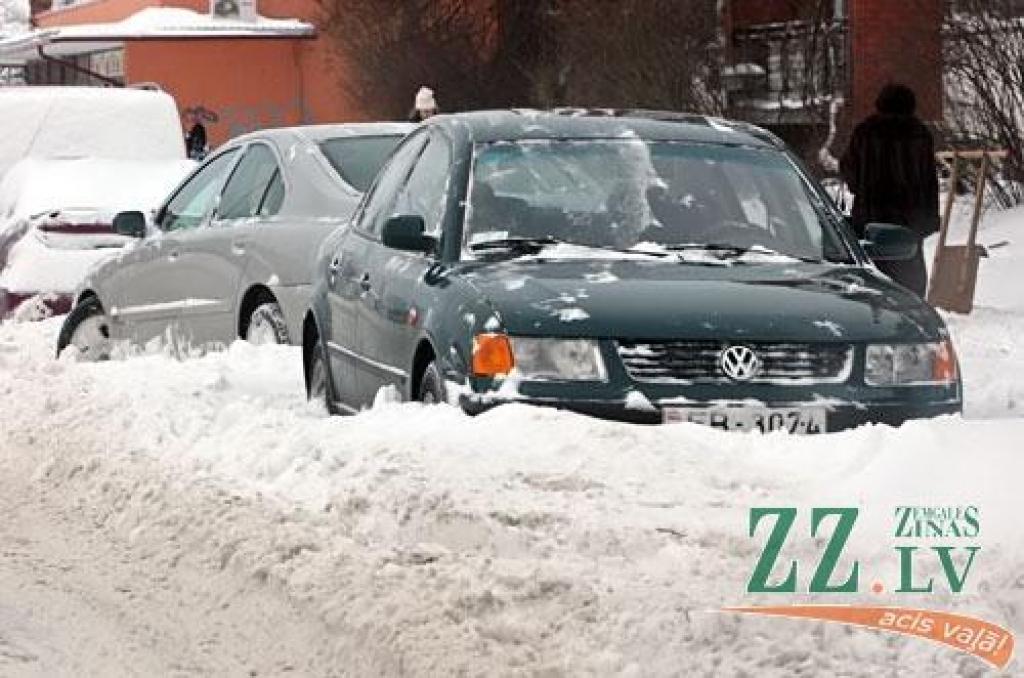 Ceļi jau izbraucami; dienesti strādā intensīvā režīmā (ar foto)
