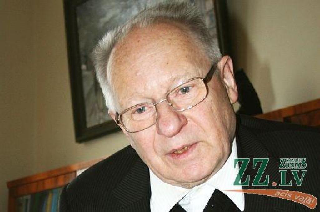 Jānis Stradiņš uzsver Jelgavas nozīmi Latvijas zinātnes vēsturē