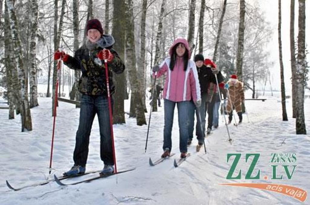 Sporta stundās bauda ziemas priekus (ar foto)