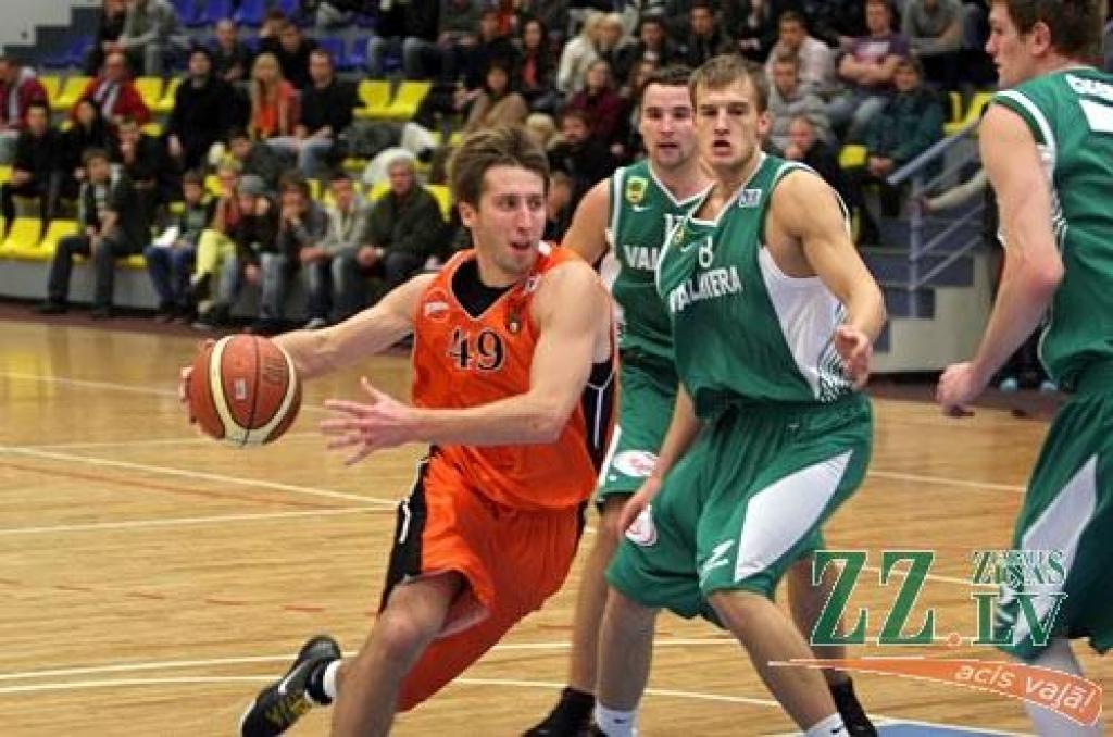 Basketbols. «Zemgale» no rokām izlaiž uzvaru spēlē pret «Valmieru» (papildināta)