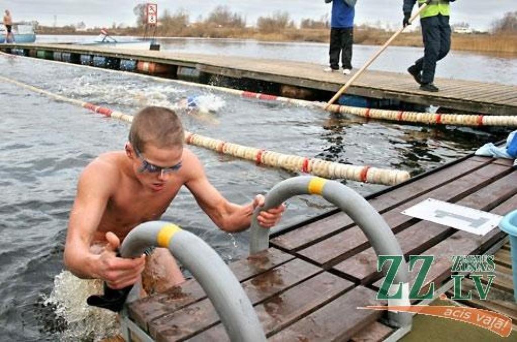 Jelgavnieki dodas uz pasaules čempionātu ziemas peldēšanā