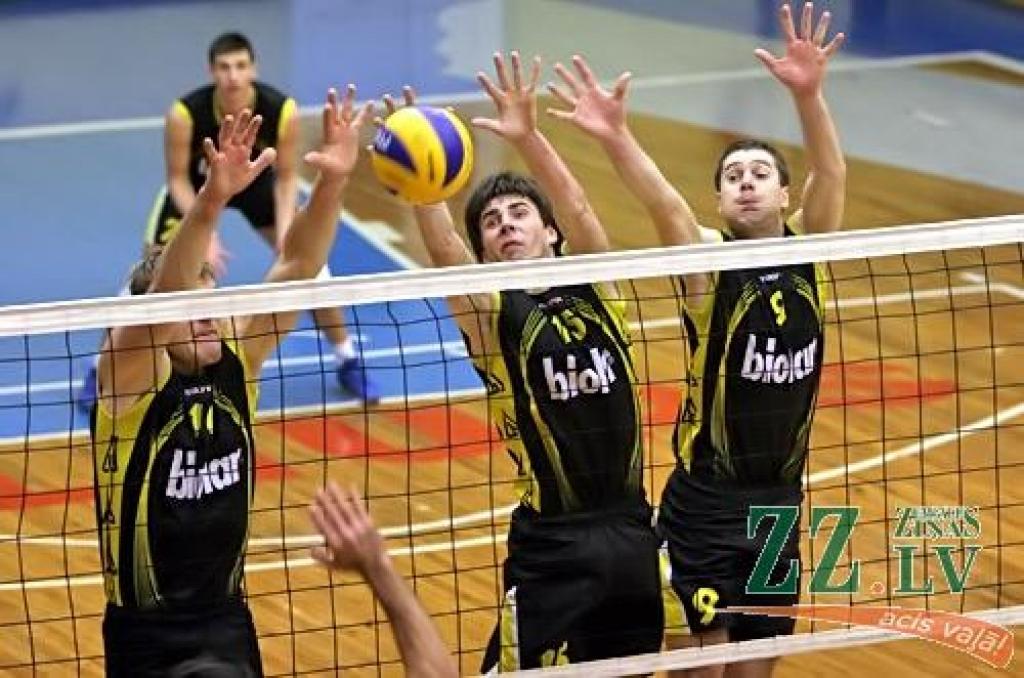 «Ozīši» mājas spēlē piecos setos pārspēj «Pere Leib» vienību no Tartu (ar foto)