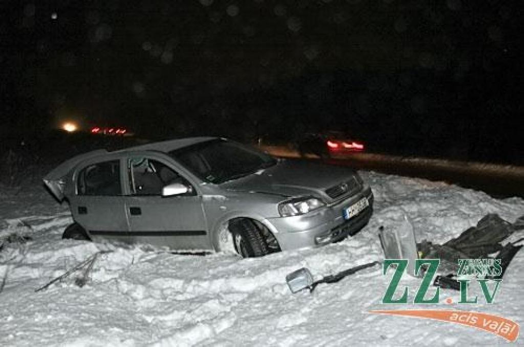 Smags negadījums uz šosejas pie Skuju pārbrauktuves (papildināta)