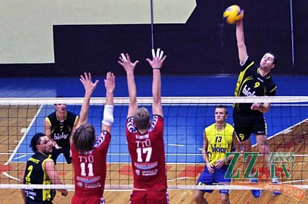 Volejbols. «Ozīši» piecu setu spēlē izrauj uzvaru pār igauņiem no TTÜ (ar foto)