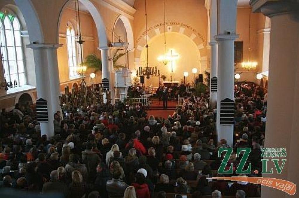 Jelgavnieku kopmuzicēšana Ziemassvētkos Sv.Annas katedrālē