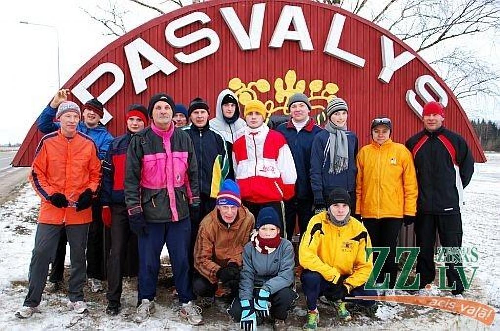 Divpadsmit jelgavnieku aizskrien līdz Pasvalei