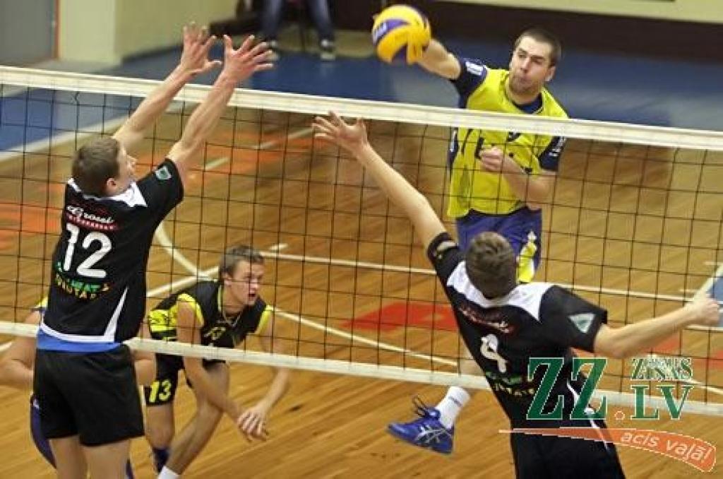 Volejbols. «Ozīši» trijos setos paķircina viesus no Rakveres (ar galeriju)