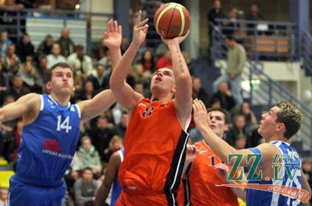Basketbols. Čempioni izrādījās stiprāki (papildināta)
