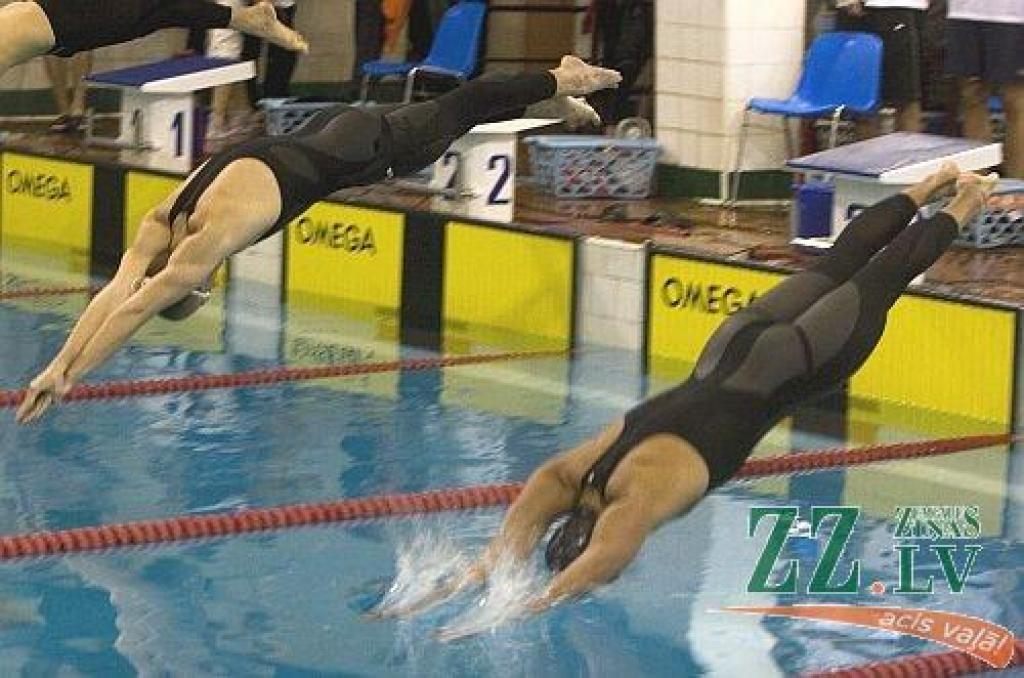 Vairāk nekā 200 peldētāju LLU baseinā startē Latvijas čempionātā sprintā