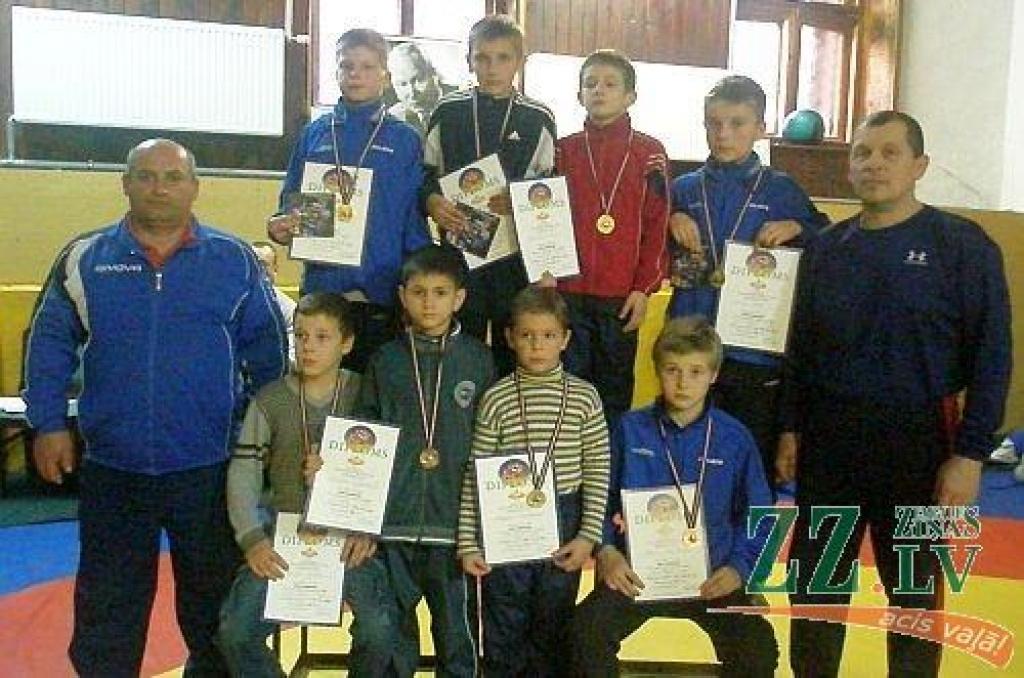 Cīkstoņiem medaļas Paula Budovska piemiņas turnīrā