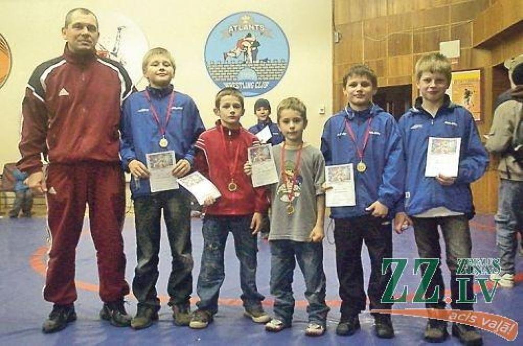 Cīkstoņu sezona uzņem apgriezienus