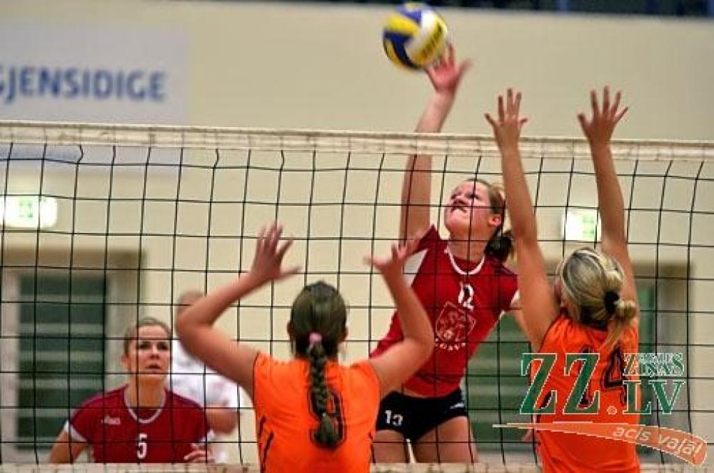 Volejbols. Jelgavnieces pārliecina