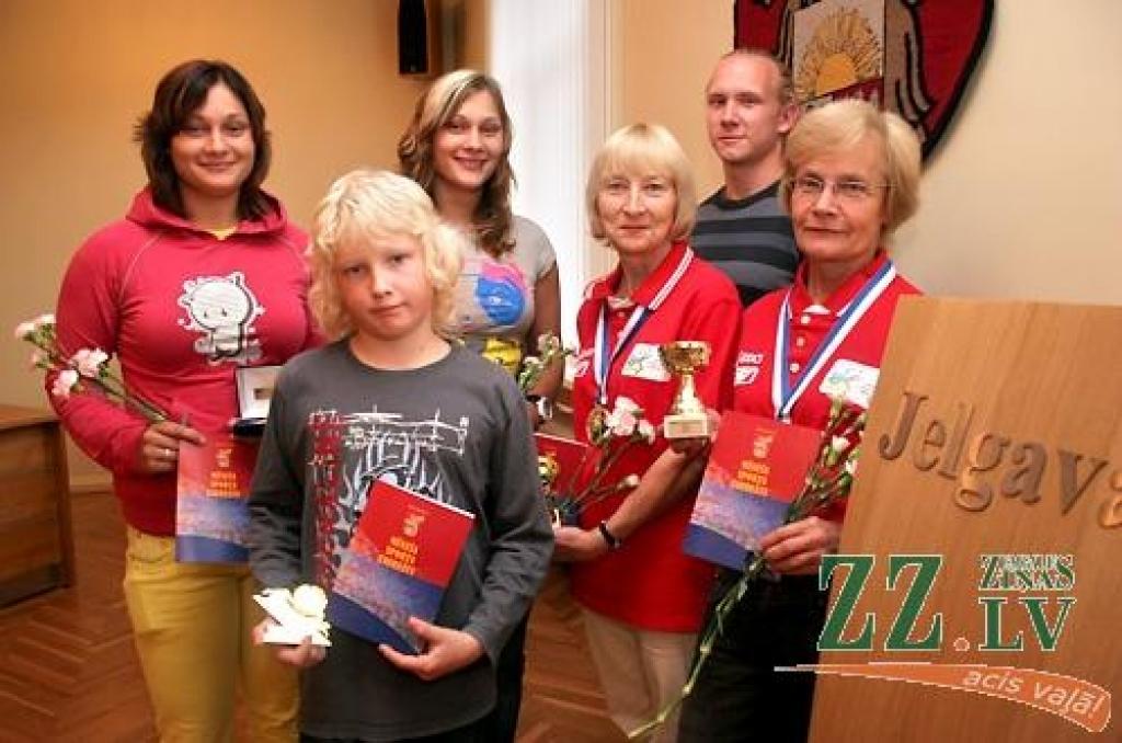 Novērtē sportistu vasaras sasniegumus
