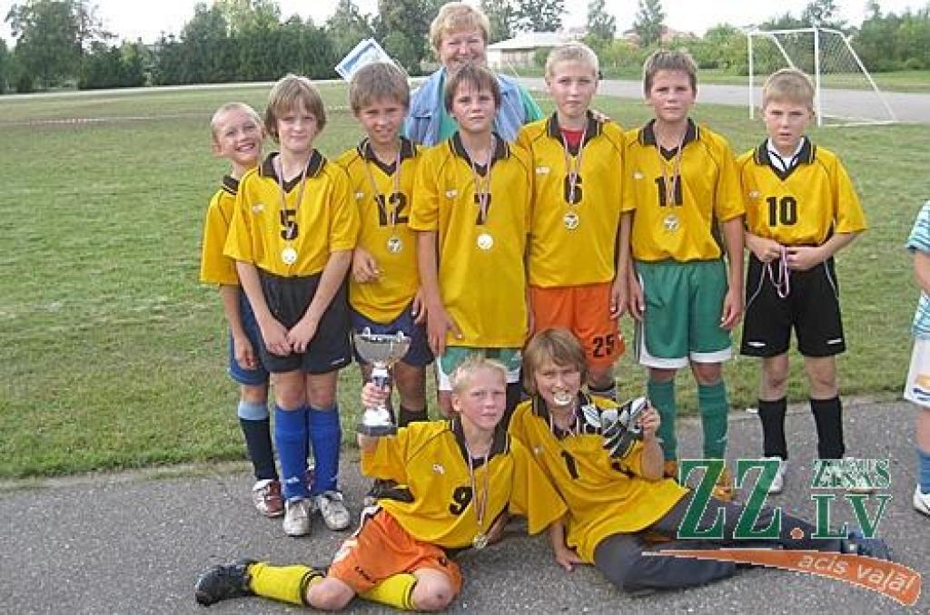 Novadu sporta spēles sāk ar futbolu