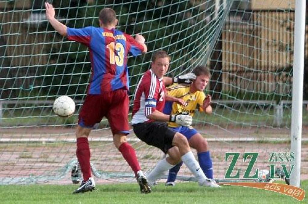 Jelgavas futbolisti pārspēj valmieriešus