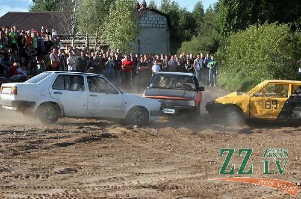 FOTO: Tehniskie sporta veidi rullē «Rullītī»