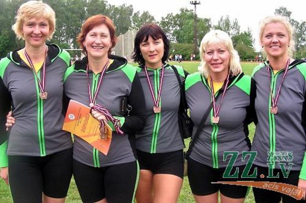 LLU Sporta klubam medaļas veterānu spēlēs