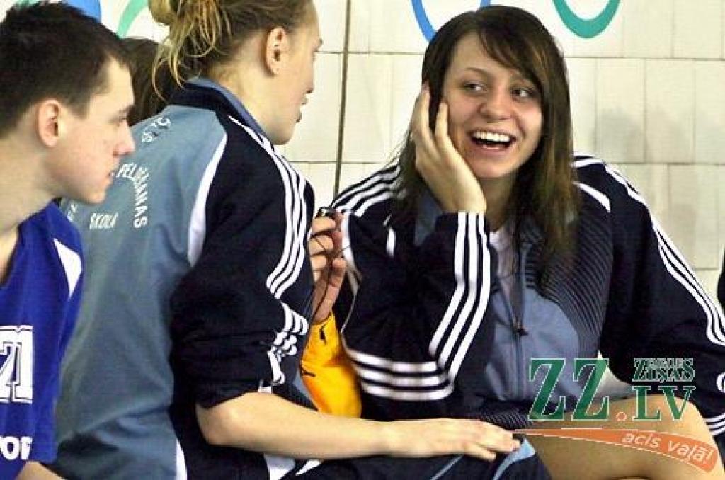 Sadalītas Latvijas ziemas peldēšanas čempionāta medaļas