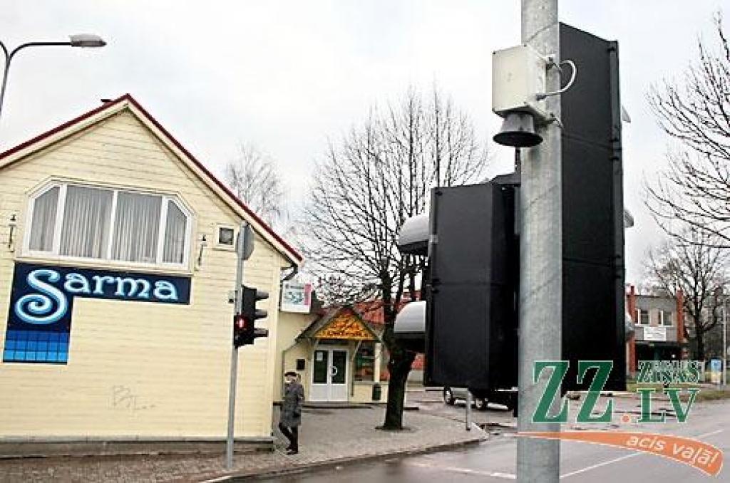 Uzstādīts pirmais skaņas luksofors