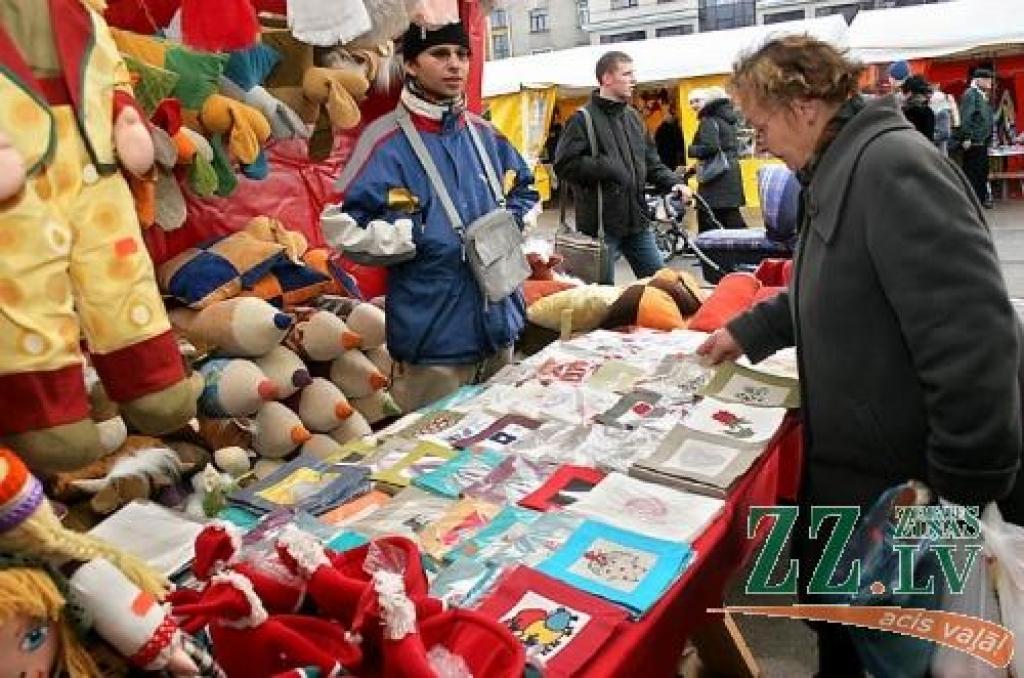 Amatniekus aicina uz Ziemassvētku tirdziņu